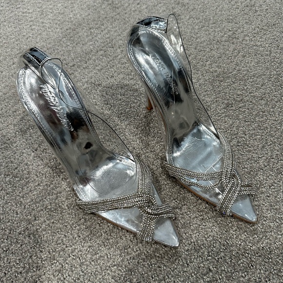 NWT Clear rhinestone pointed heel - Picture 4 of 4